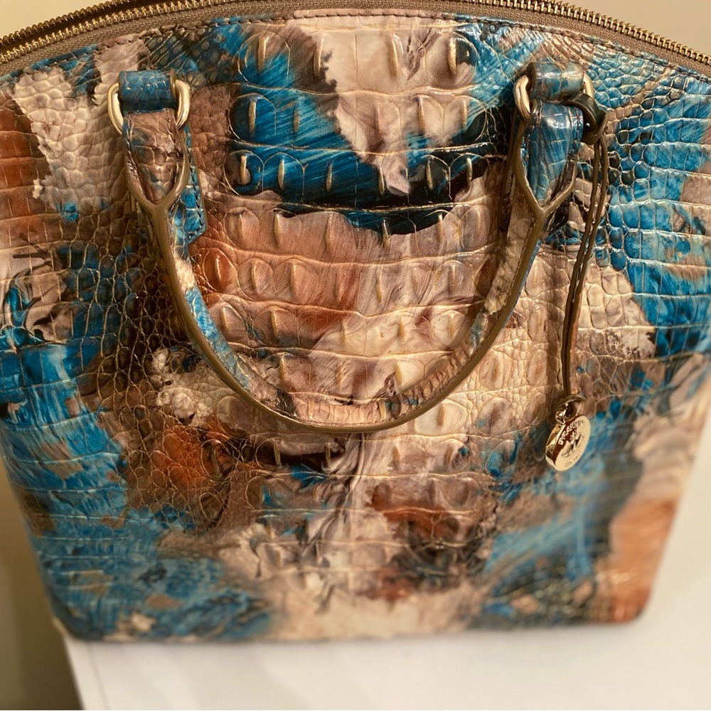 Large Brahmin Duxbury w/ matching wallet.